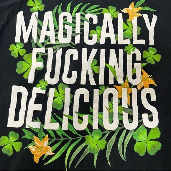 Spencer’s Funny Magically Delicious Shamrock T Shirt Men’s Large - Picture 2 of 3